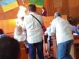 Підприємець підпалив себе на сесія міськради, постраждав також депутат 