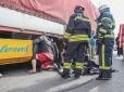 Хіти тижня. Розчавило голову: У Києві моторошною смертю загинув водій фури (фото, відео)