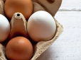 А ви це знали? Чому не можна кидати яйця в киплячу воду
