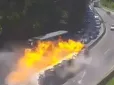 Загорілися майже одночасно десятки автівок: У Бразилії сталася моторошна ДТП (відео)