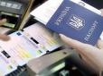 Прожила мало не до пенсійного віку без документів: На Хмельниччині жінка вперше отримала паспорт
