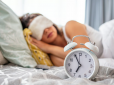 Ефект приємно здивує! Які продукти та напої покращують сон