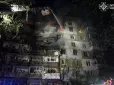 Сталась пожежа: У Черкасах ворожий дрон влучив у багатоповерхівку, серед 11 поранених є діти