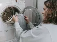 Пральна машина працює не на повну: Одна функція, яка рятує від складних плям