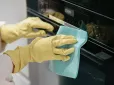 Духовка засяє за копійки: Секретна домашня суміш, яка розчиняє застарілий жир