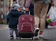 Українців за кордоном можуть позбавити житла та виплат: Ось кого це стосується