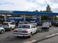 У Сочі закінчується бензин. Влада просить місцевих та туристів менше їздити